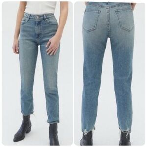 NWT BDG Urban Outfitters Girlfriend Destroyed Chewed Hem High Rise Jeans Size 29
